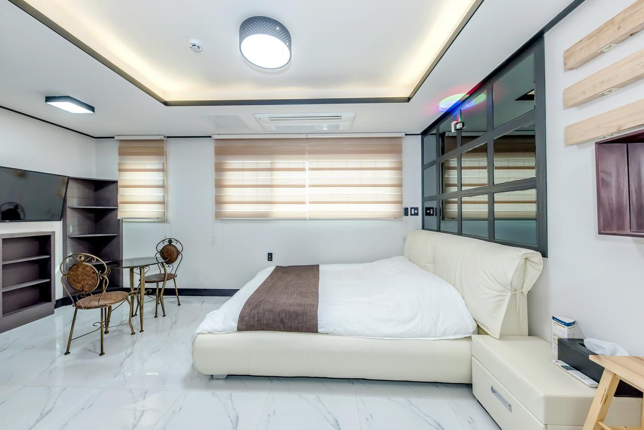 Jeju Skyhill Pension Согвипхо Экстерьер фото